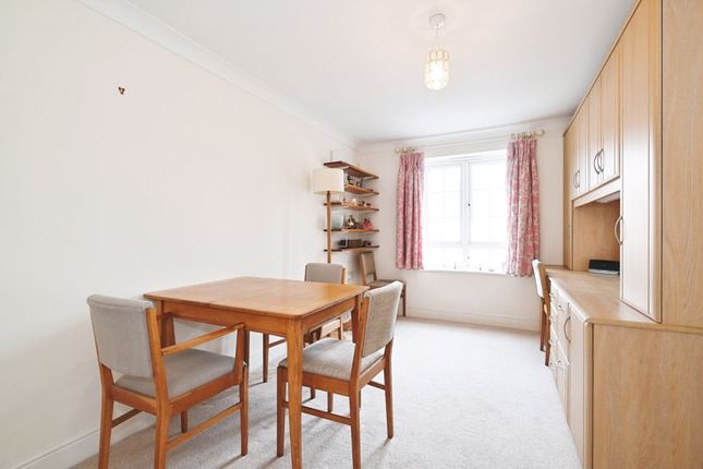 Flat for sale in Chestnut Grange/Harding Place, Wokingham