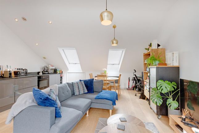 Flat for sale in South Hill Park, London