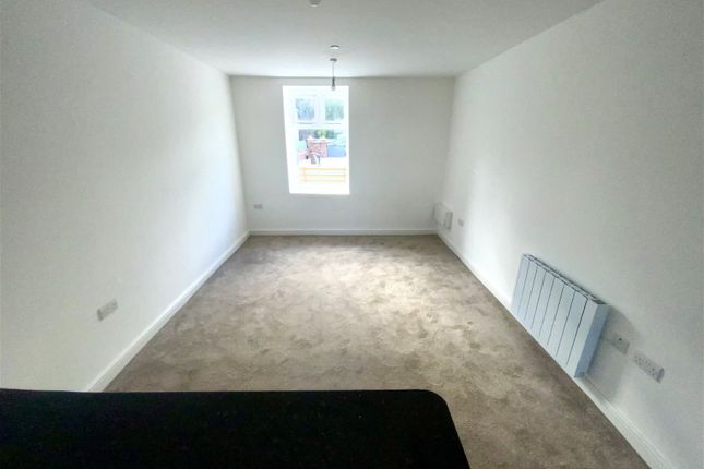 Flat to rent in Main Road, Ffynnongroyw, Holywell