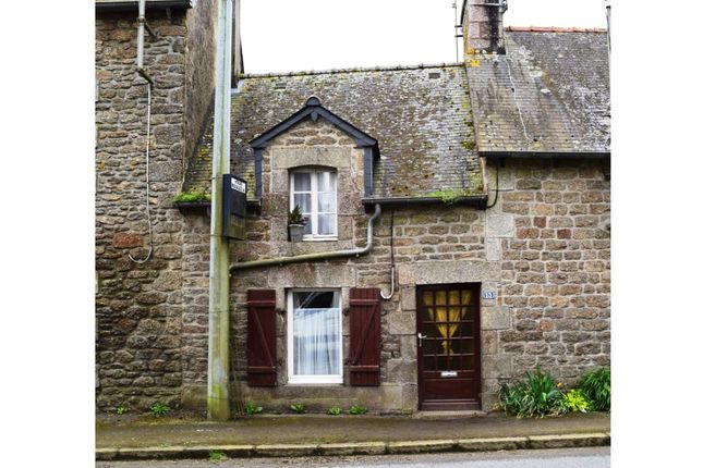 Terraced house for sale in 22110 Plounévez-Quintin, Côtes-D'armor, Brittany, France