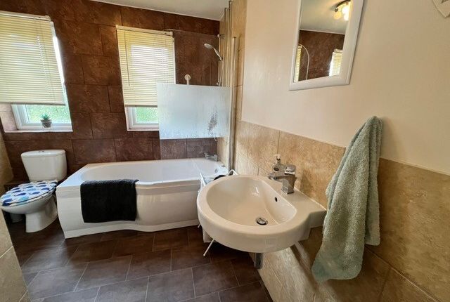 22, Hillview Road, Somerset photo 4