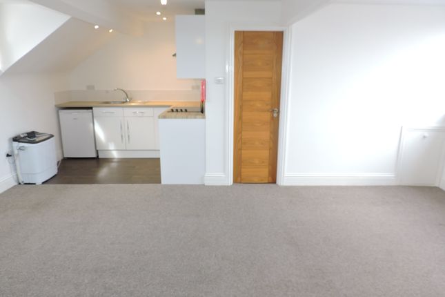 Flat 1, 146A, Wollaton Road, Beeston photo 4