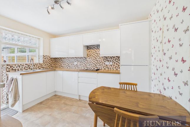 17, Lodge Close, Scarborough photo 4