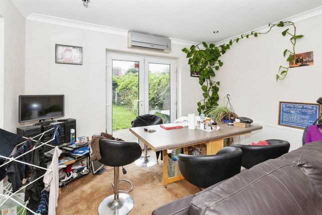 12, Bromycroft Road, Slough photo 2