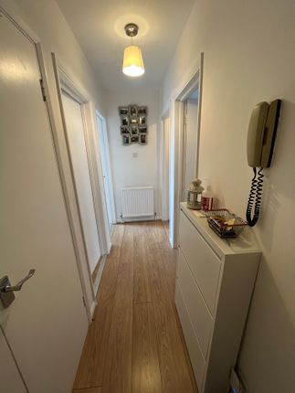 Flat for sale in Rugby Avenue, Wembley