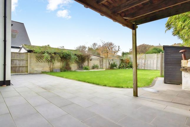 89 New Road, Ferndown photo 4