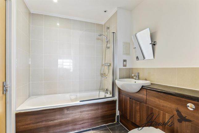 Flat for sale in Great West Road, Brentford