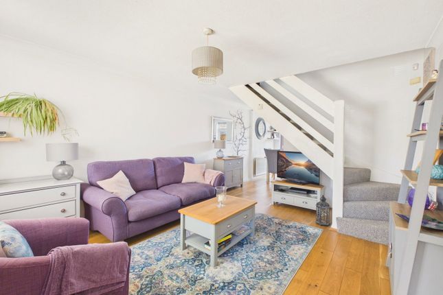 8, Englefield, Horsham photo 2