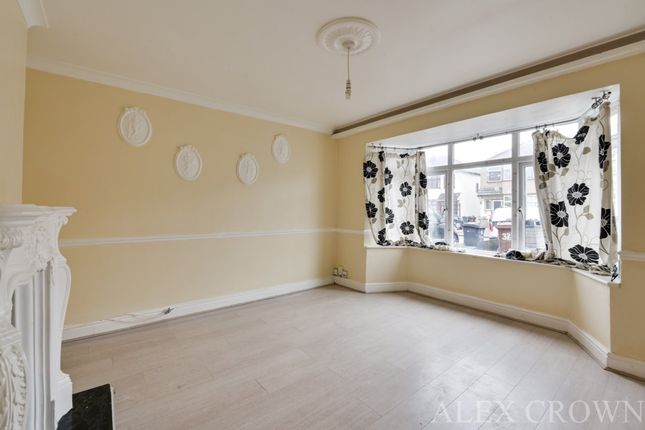37, Lawrence Crescent, Dagenham photo 5