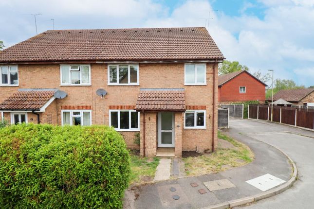 2-bed house on 49, Netherhouse Moor, Fleet, £250,000