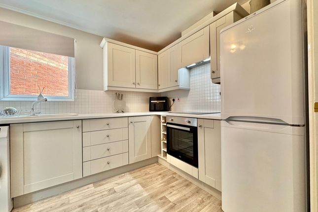 Flat 2, 9 Marigold Walk, Nuneaton photo 3