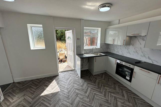 3-bed house on Carr Road, Edlington Doncaster, £825/mo