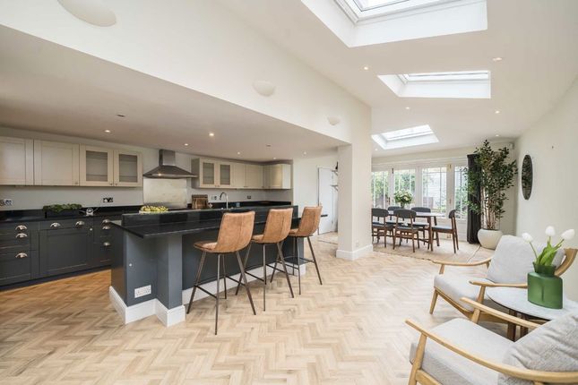48, Sarsfeld Road, London photo 4