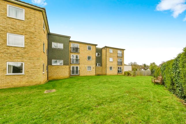 Flat for sale in Chatsworth Court, Stevenage