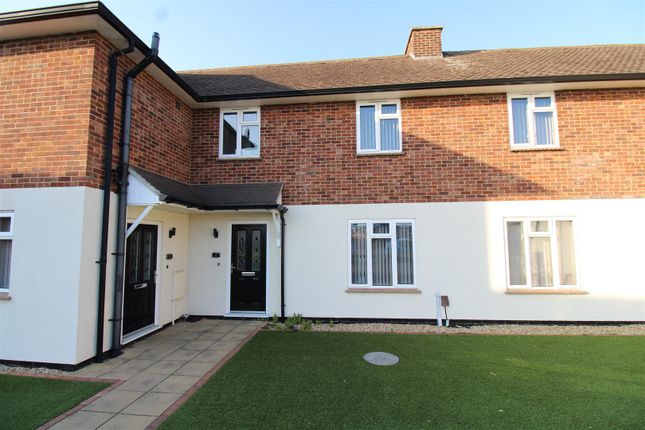 Flat to rent in Willow Lodge, Stanground, Peterborough