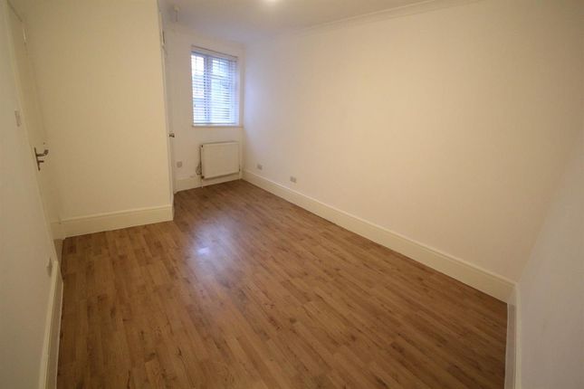 Room 4, Harrow photo 4