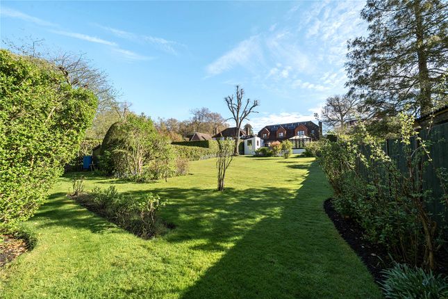 Edgeways, 25, Kings Lane, Surrey photo 2