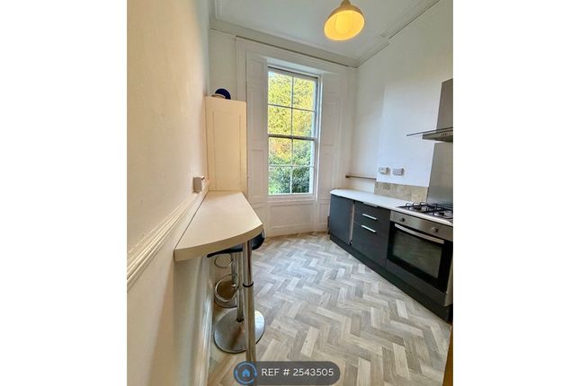 Flat, The Mount, St Leonards-On-Sea photo 3
