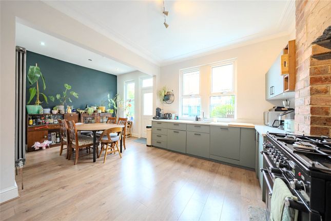 17, Roundhay View, Leeds photo 4