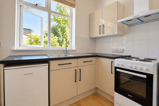 48 Bridge Lane, Golders Green photo 3