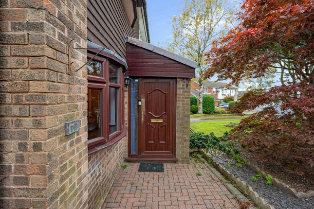 172 Thornham Drive, Bolton photo 3
