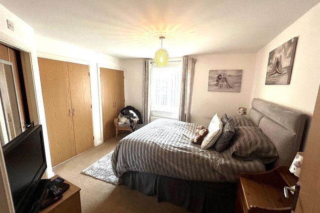 Flat for sale in Priestfields, Leigh