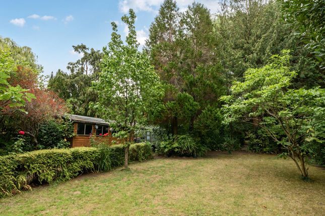 96, Holden Road, Woodside Park photo 2