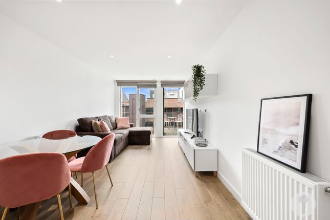 Thumbnail Flat for sale in Southmere House, Stratford