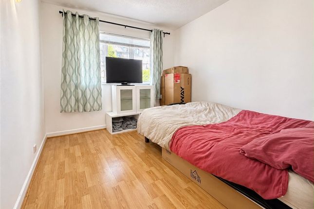 13, St. Christophers Gardens, Thornton Heath photo 4