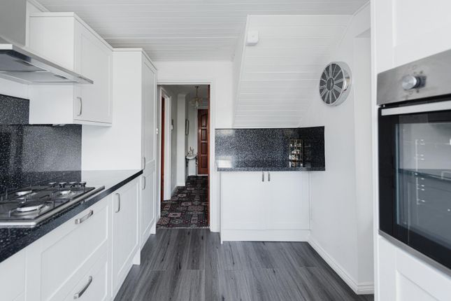 27, Bramley Way, Ashtead photo 2