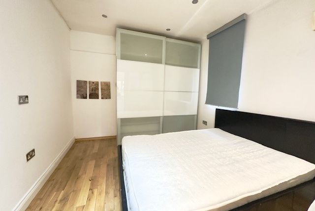 Thumbnail Flat to rent in Montrose Avenue, Edgware, Greater London