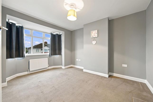 Dellfield Crescent, Uxbridge photo 3
