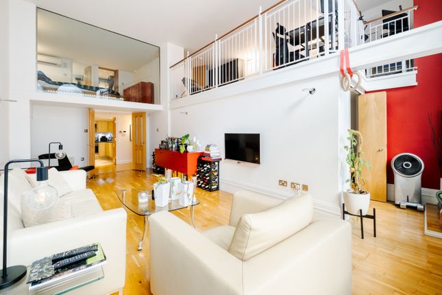Thumbnail Flat for sale in Ludgate Hill, London