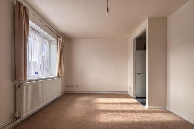 Windsor Park Road, Middlesex photo 3