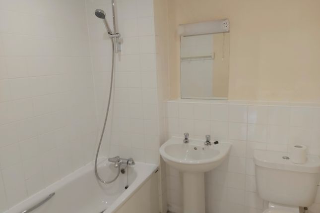 Flat to rent in Groom House, Hemel Hempstead