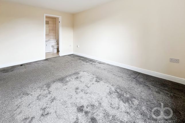 Flat for sale in Kingfisher Heights, Hogg Lane, Grays