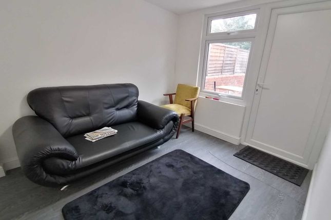 Room to rent in London Road, Reading