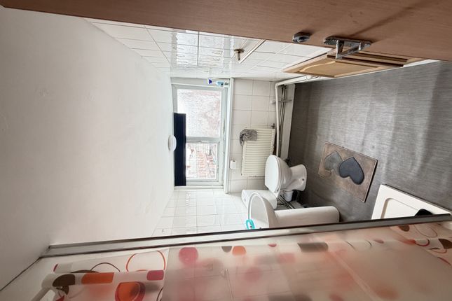 Flat B 1007b,, Stockport Road, Manchester photo 4