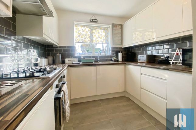 54, Spring Bank Drive, West Yorkshire photo 2