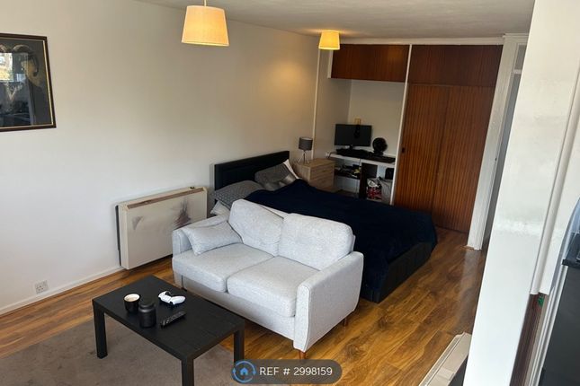 Dellfield Court, Handcross Road, Luton photo 4