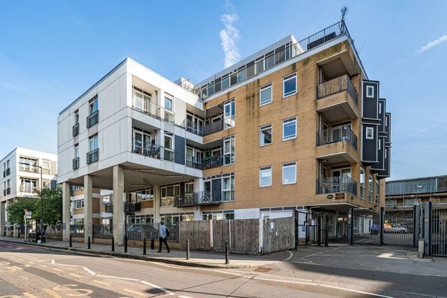 Thumbnail Flat to rent in Hacon Square, Richmond Road, Victoria Park, London