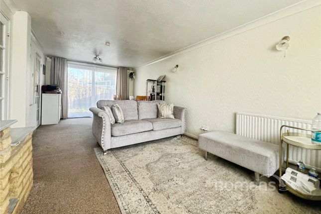 61, Selborne Avenue, Hampshire photo 2