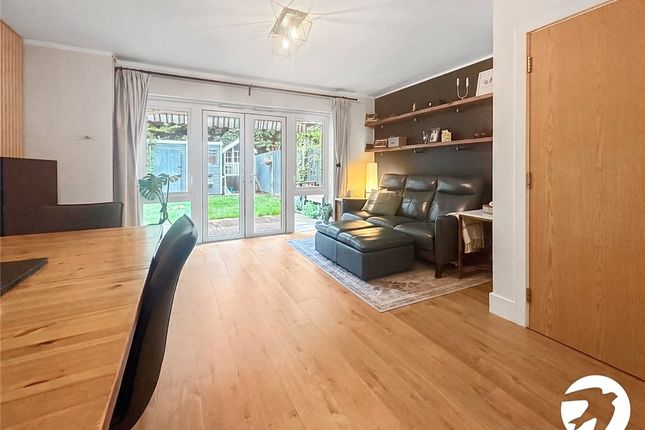 3, Blossom Drive, Orpington photo 5