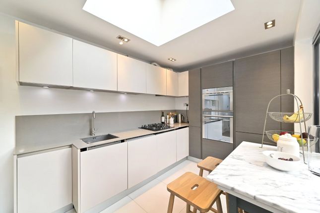 End terrace house for sale in Valentine Road, South Hackney, London