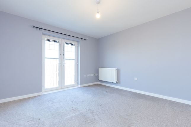 Flat to rent in Greenfinch Road, Didcot