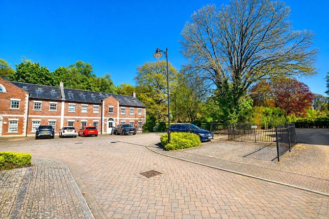 25, Thornton Hall Close, Northampton photo 4