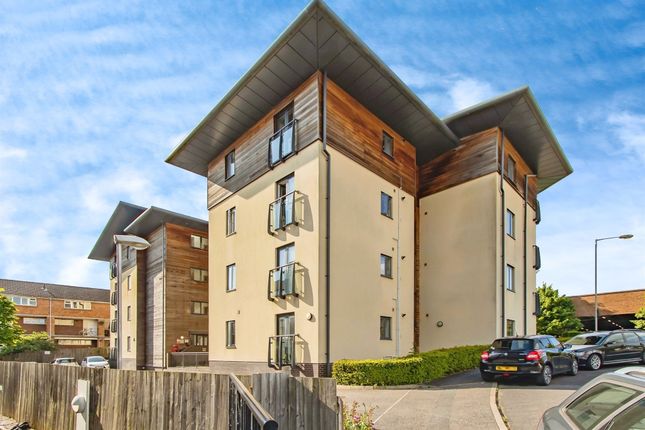 Thumbnail Flat for sale in Queensway Place, Yeovil