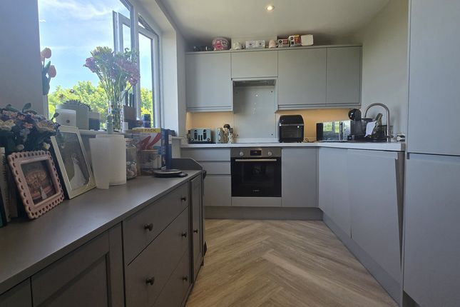 Flat 11, Oakdene, 51 Bourne Way, Bromley photo 2
