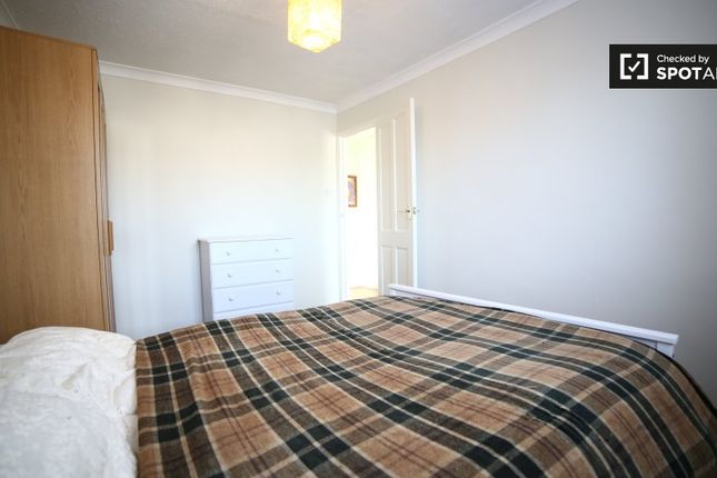 Room To Rent In Plumstead High Street London Se18 Zoopla