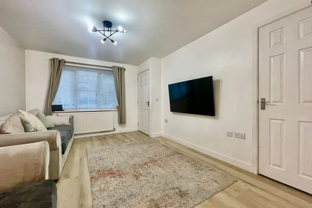 59, Coed Celynen Drive, Newport photo 3